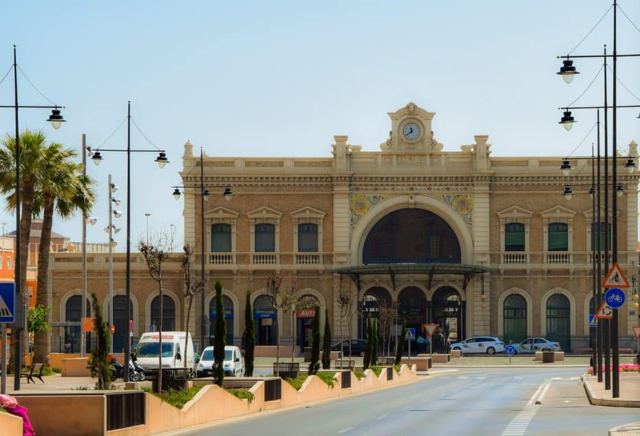 Estación de tren de Cartagena - Las estaciones de tren más bonitas de España