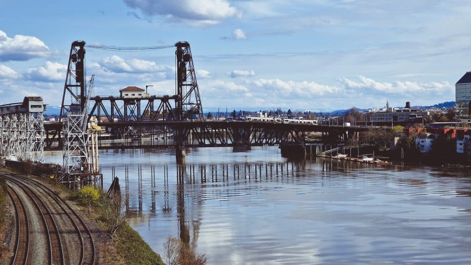 East Portland está en el lado este del río Willamette