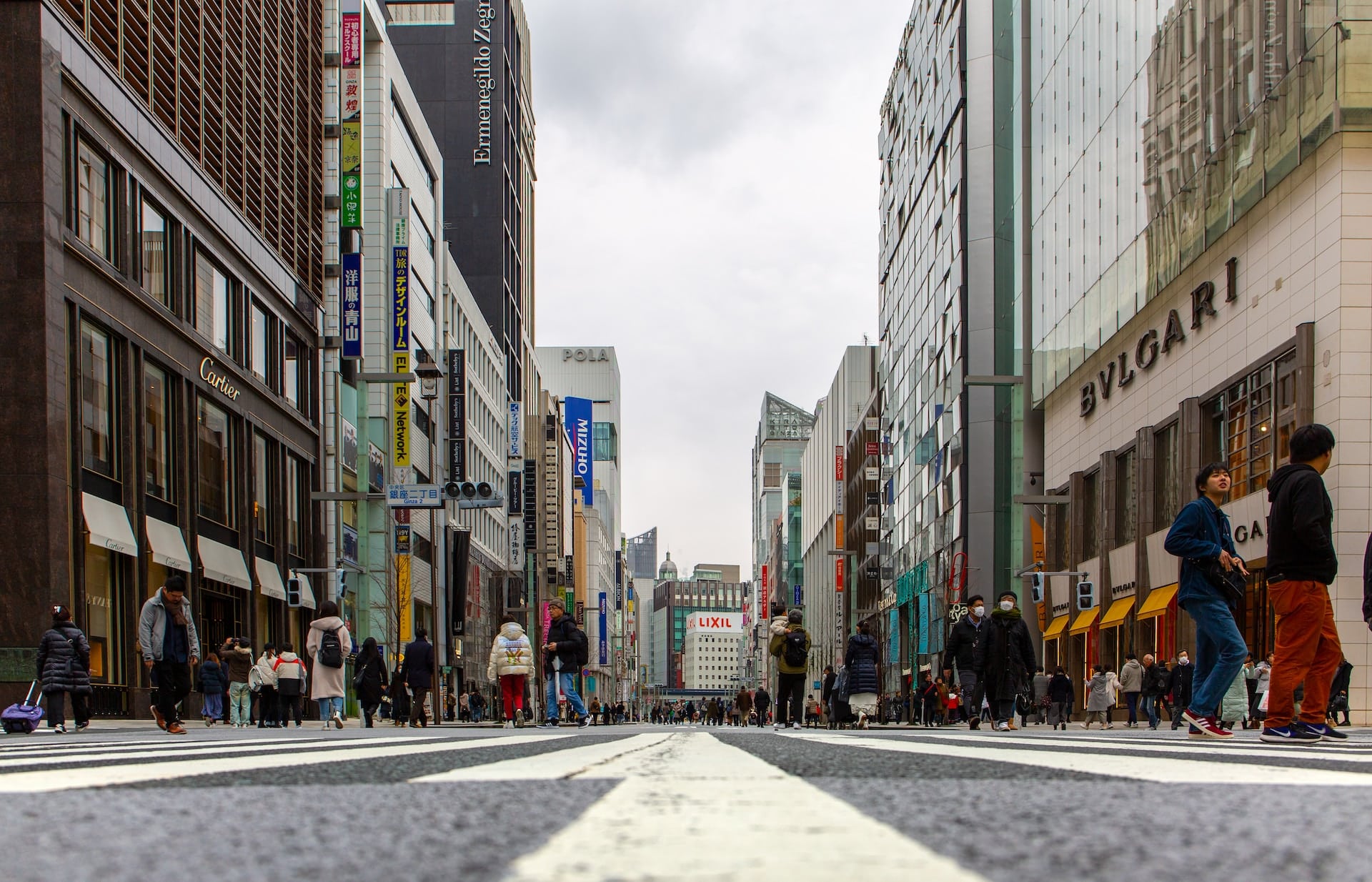 Conocida por sus tiendas de lujo, Chuo City es una de las mejores zonas donde dormir en Tokio, Japón