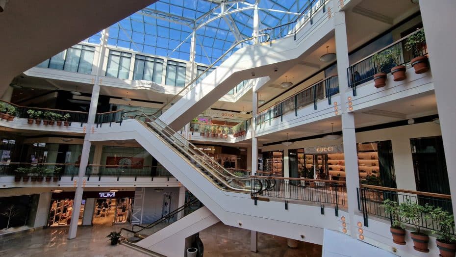 Il Pioneer Place Mall è un centro commerciale di lusso a Portland.