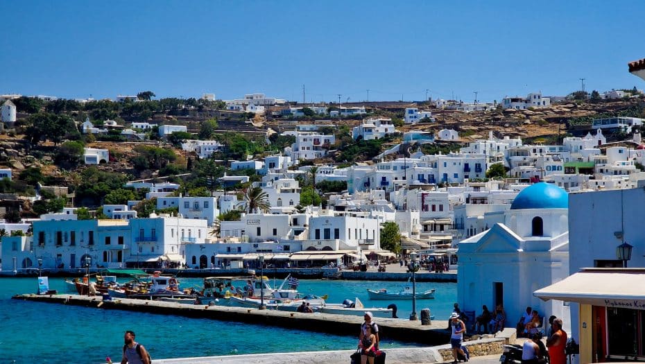 Sede della più grande selezione di hotel, ristoranti e bar dell'isola, Mykonos Town è la zona più popolare per i turisti dell'isola di Mykonos.