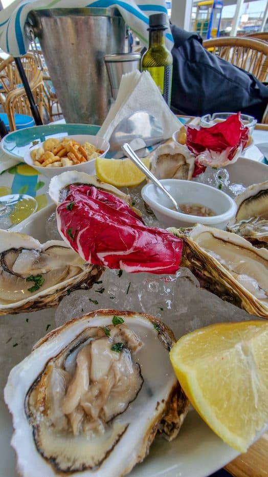 Marina Grande es el lugar donde ir a tomar café, vino... o incluso ostras