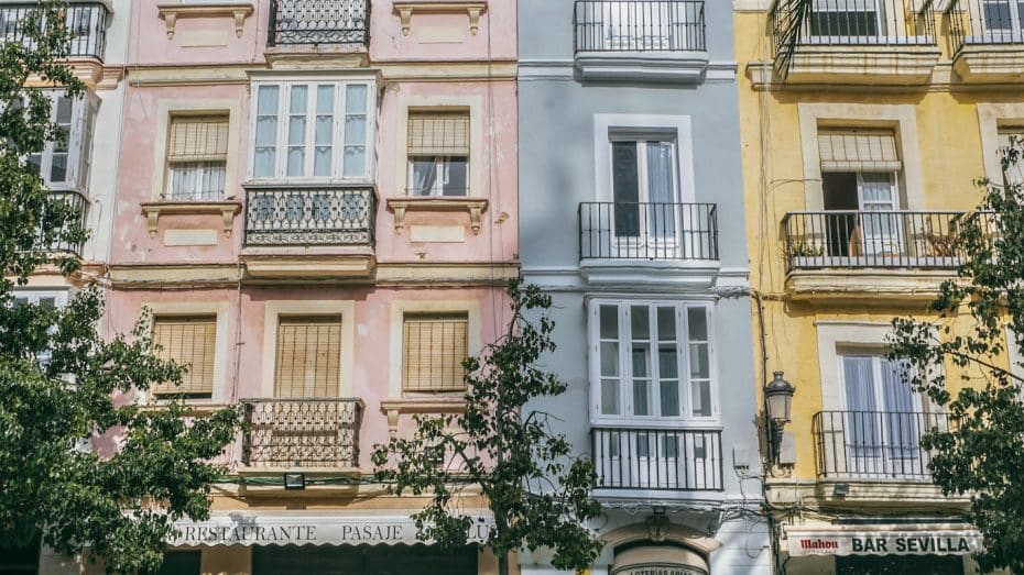 Calles de El Populo, uno de los mejores barrios de Cádiz, España
