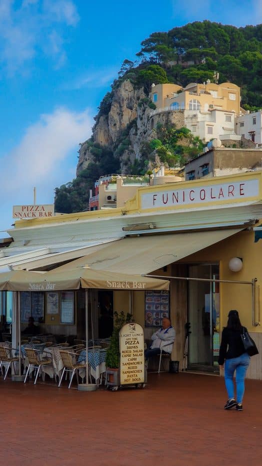 El funicular es la forma más eficaz de llegar a la ciudad de Capri