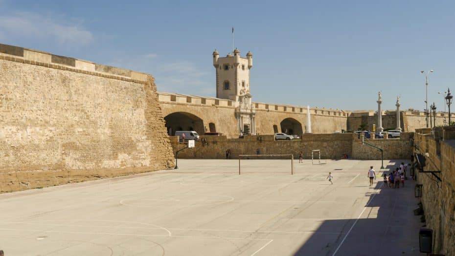 El Casco Antiguo es la mejor zona donde alojarse en Cádiz ya que alberga los lugares de interés más importantes de la ciudad