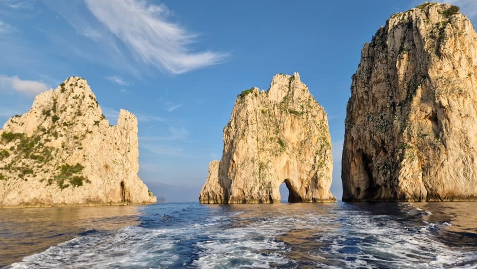 Los tres Faraglioni son una visita obligada en Capri.