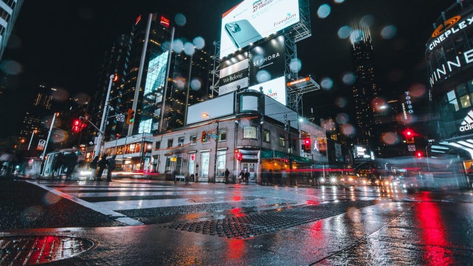 Yonge-Dundas Square - Qué hacer en Toronto, Ontario