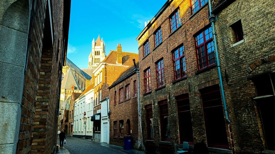 Situat al cor de la ciutat, el Centre Històric de Bruges acull nombroses atraccions, museus i hotels. El nostre hotel preferit de la zona és el Dukes' Palace Brugge.