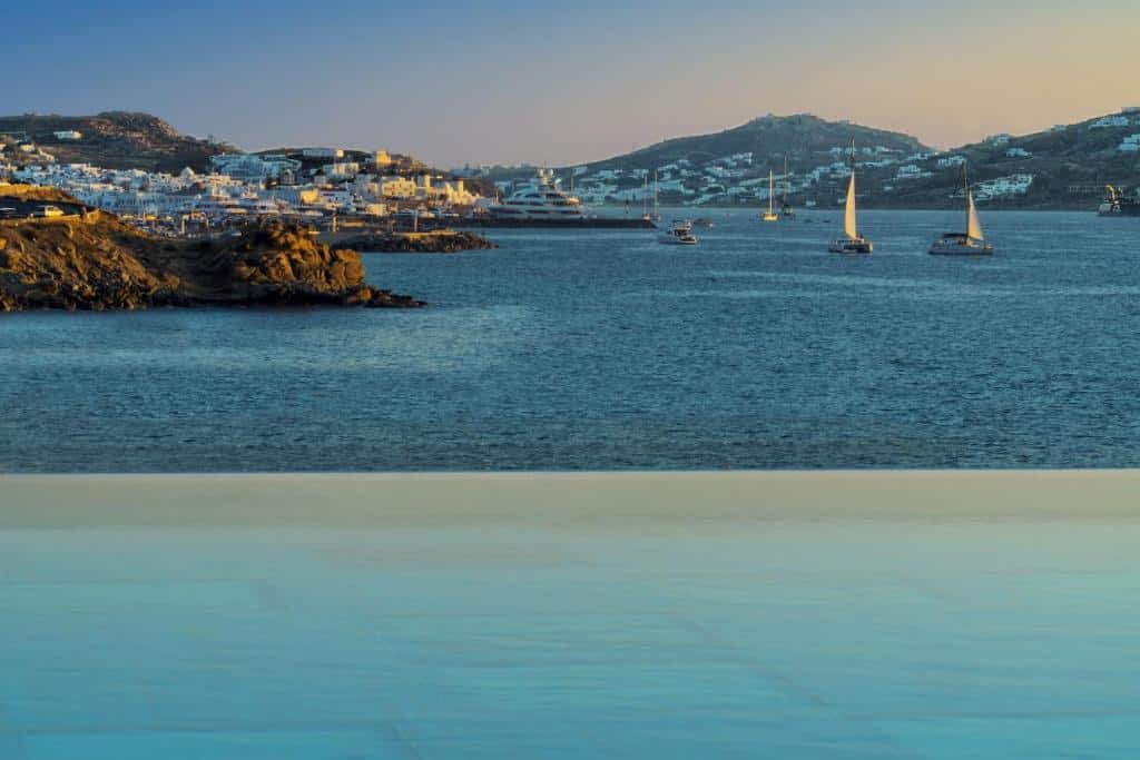 Located near Mykonos Town, upscale Tourlos attracts luxury-loving visitors. It showcases high-end accommodation options, panoramic views, and easy access to the town's famous attractions.