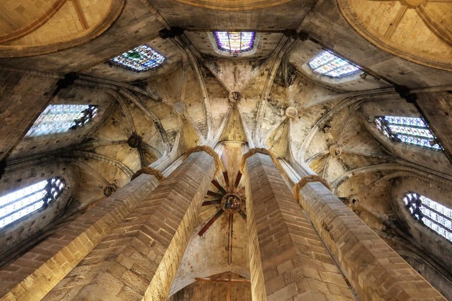 Santa María del Mar está considerada el máximo exponente de la arquitectura gótica catalana