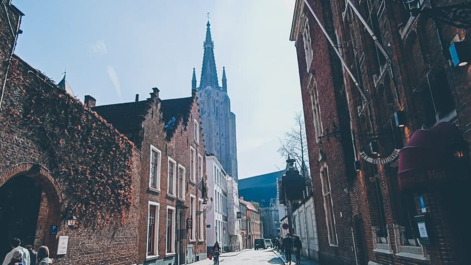 El centro histórico es la mejor zona donde alojarse en Brujas