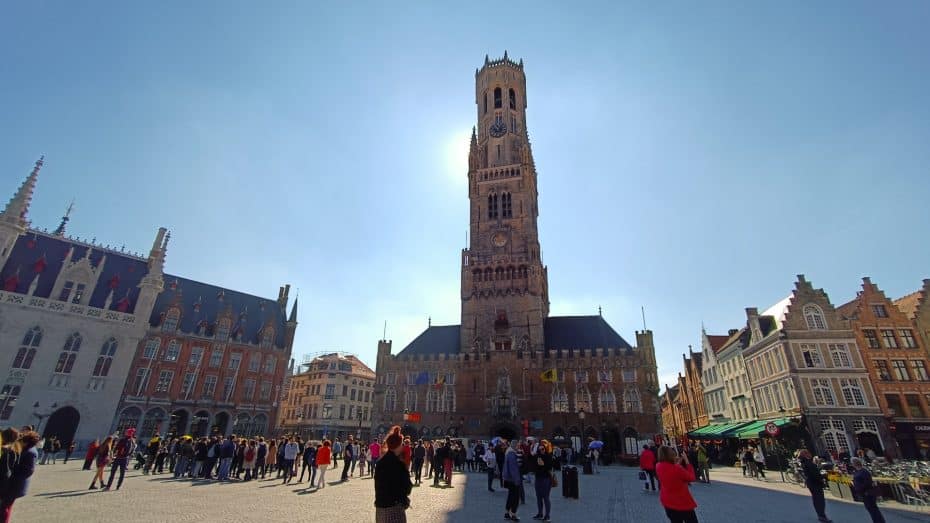 El casco antiguo alberga atracciones como el Markt y se considera la mejor zona para turistas en Brujas