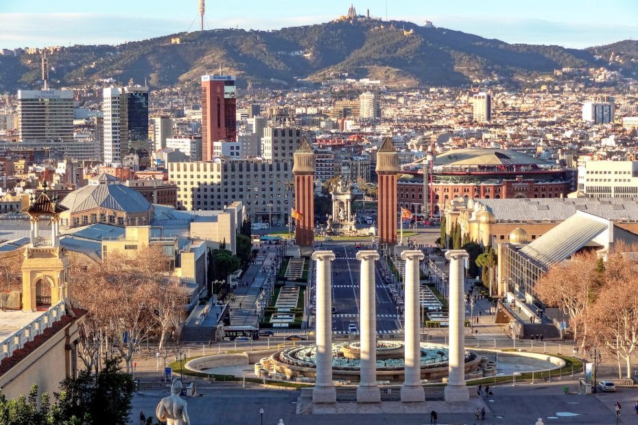 Vistas desde el Parque de Montjuïc, uno de los lugares imprescindibles de Barcelona