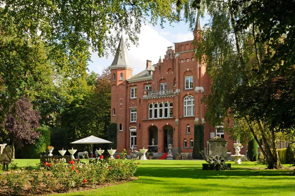 Con sus calles arboladas, su encantadora arquitectura y su acogedor ambiente, Sint-Kruis constituye una tranquila escapada de las bulliciosas zonas turísticas