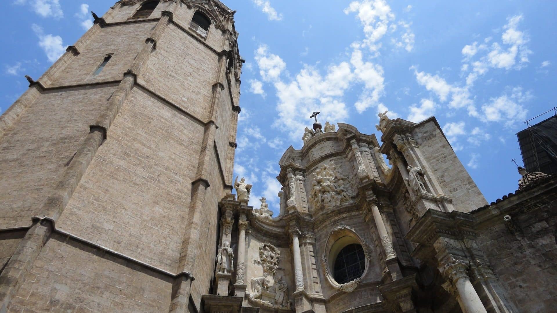 Atraccions com la Catedral fan de Ciutat Vella una de les millors zones per allotjar-se a València
