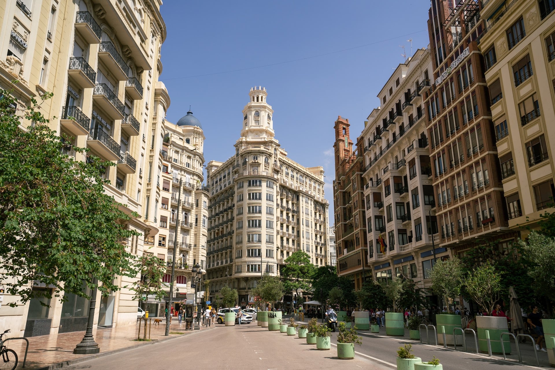 Ciutat Vella, found in the central part of the city, is an interesting place to stay for those who are interested in exploring and understanding Valencia's past