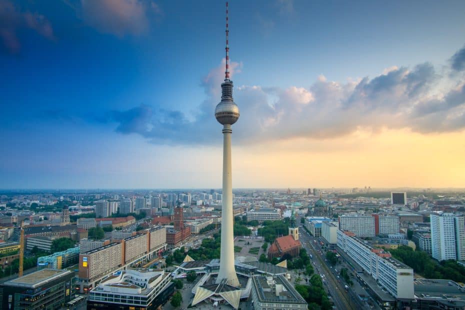 Subir a la Torre de TV es una actividad imprescindible en Berlín para quienes la visitan por primera vez