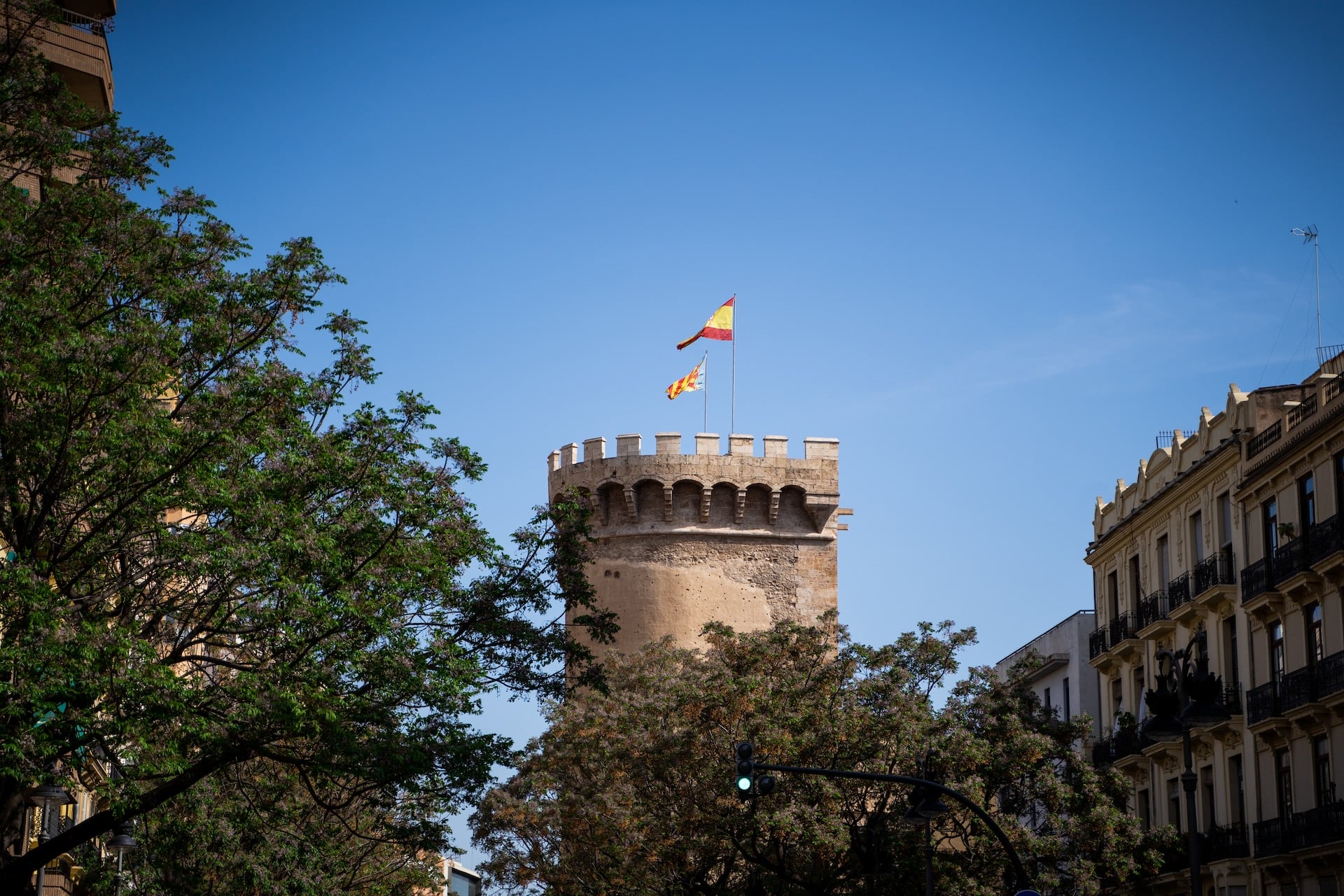 Extramurs es un barrio emergente de Valencia que ofrece calles arboladas, boutiques locales y hermosos parques