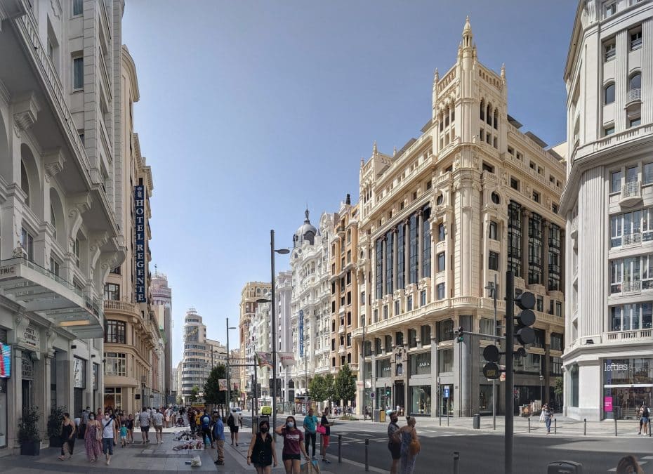 La Gran Vía es el punto de partida perfecto para cualquier itinerario por Madrid