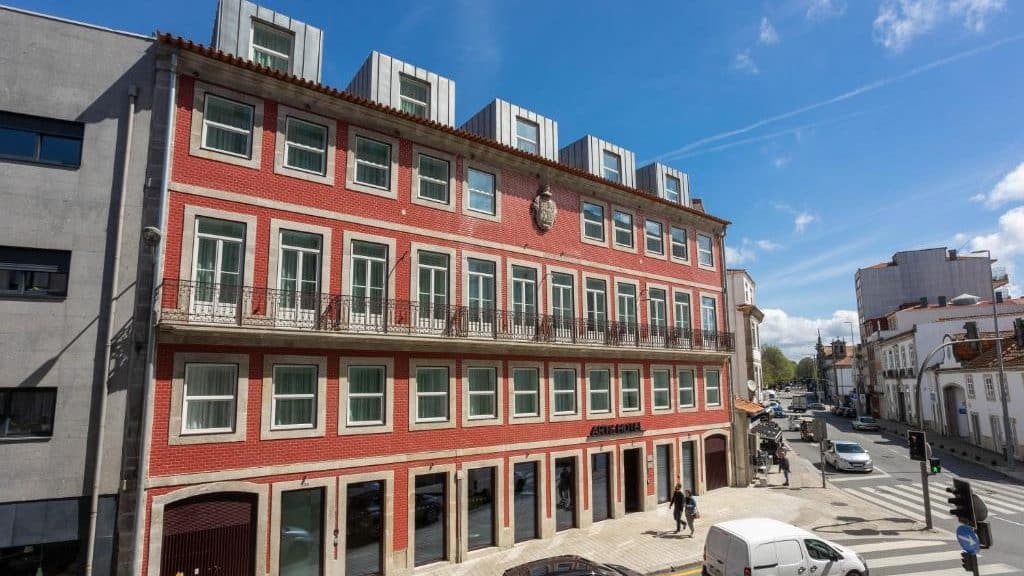 Con varios barrios históricos y atracciones, Centro do Porto también alberga algunos de los hoteles mejor valorados de la ciudad