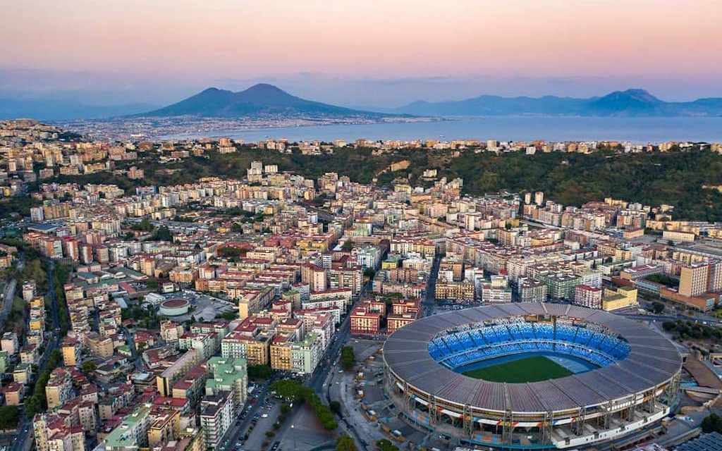 Sede del centro de exposiciones Mostra D'Oltremare y del estadio Diego Armando Maradona, Fuorigrotta es una gran opción para convenciones y partidos de fútbol