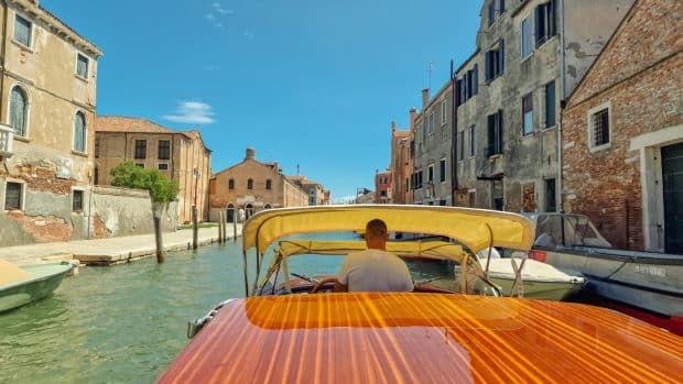 How to get to Venice from the Marco Polo Airport - Water taxi