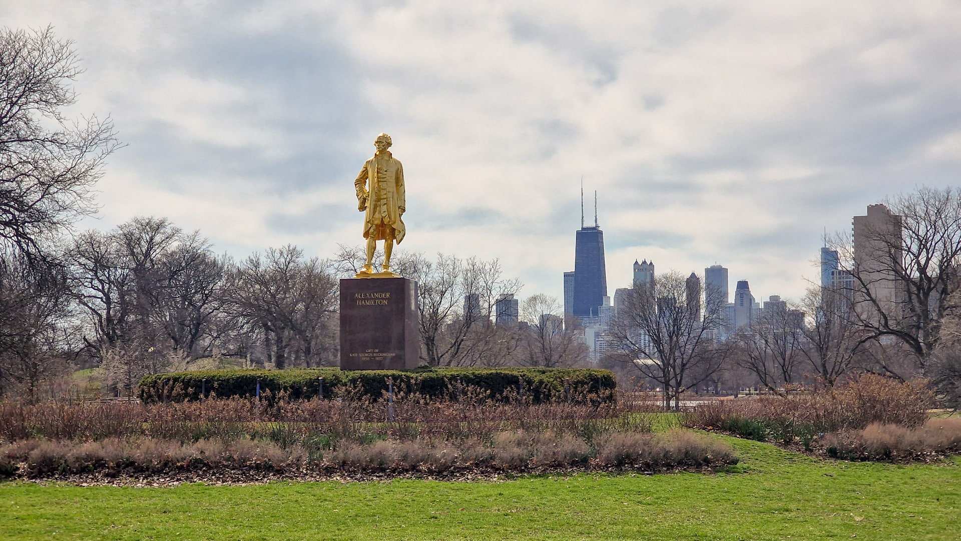 Lakeview is a diverse and lively neighborhood located on the city's North Side. Home to Chicago's gayborhood,  it also offers beautiful lakefront parks and beaches