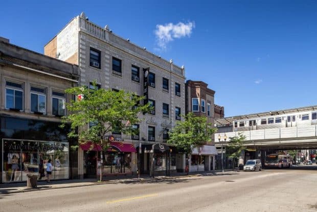 Lakeview is one of the best areas to stay in Chicago for nightlife