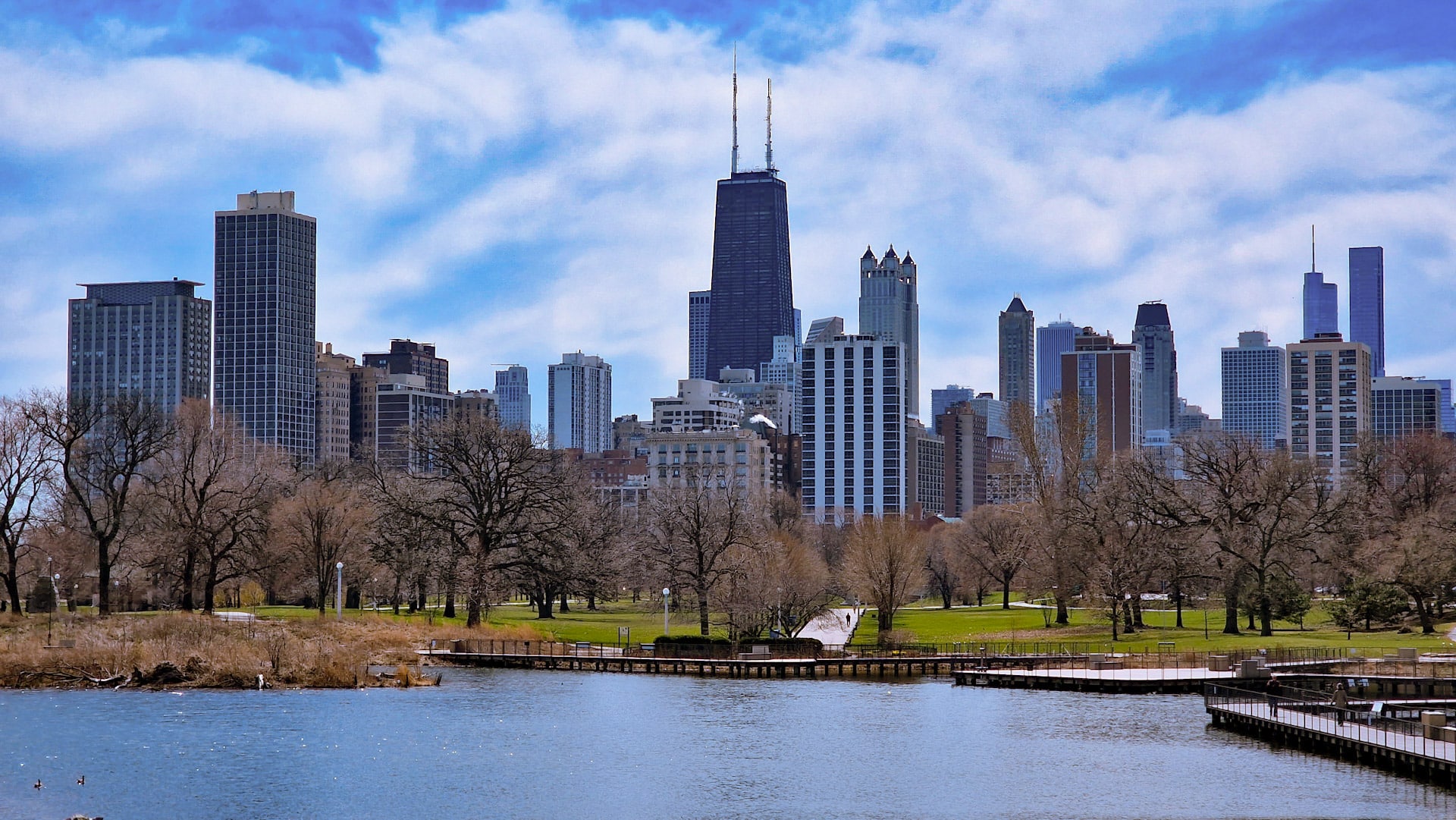 Lincoln Park is named after its expansive park, which offers beautiful green spaces, nature trails, a zoo, and a conservatory