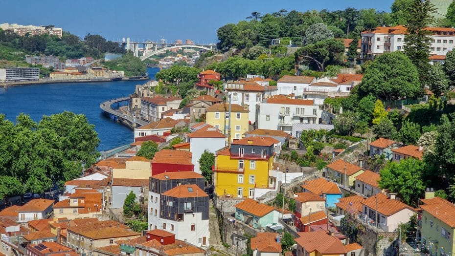 Miragaia ofrece impresionantes vistas de Oporto y Vila Nova de Gaia
