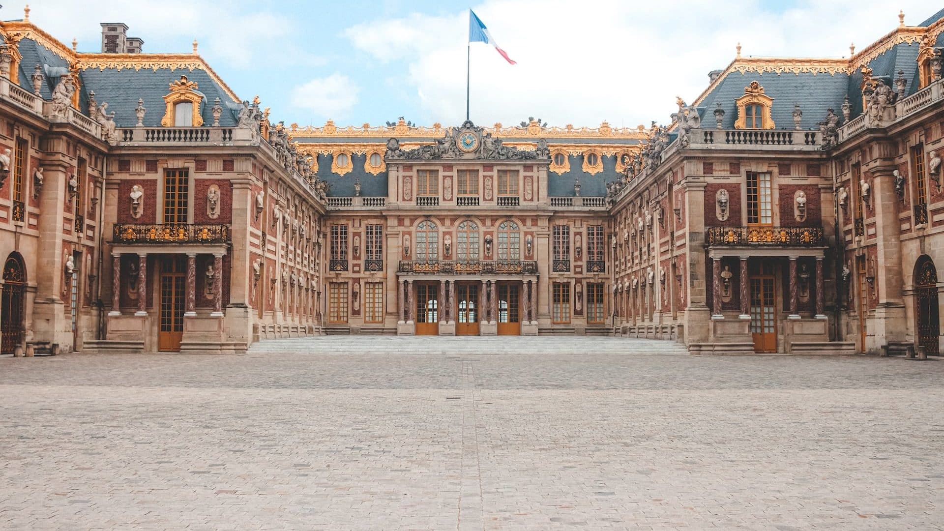 Palace of Versailles as an example of French Baroque architecture