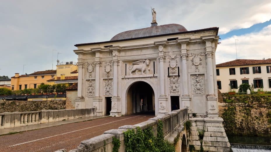 Porta San Tomasso is one of the unmissable sights in Treviso