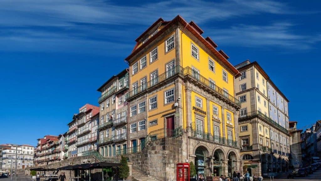 Ribeira alberga algunos de los mejores hoteles de Oporto