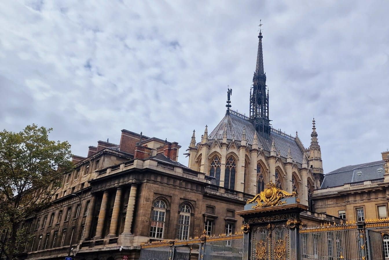 La Santa Capilla es uno de los mejores ejemplos de arquitectura gótica de París