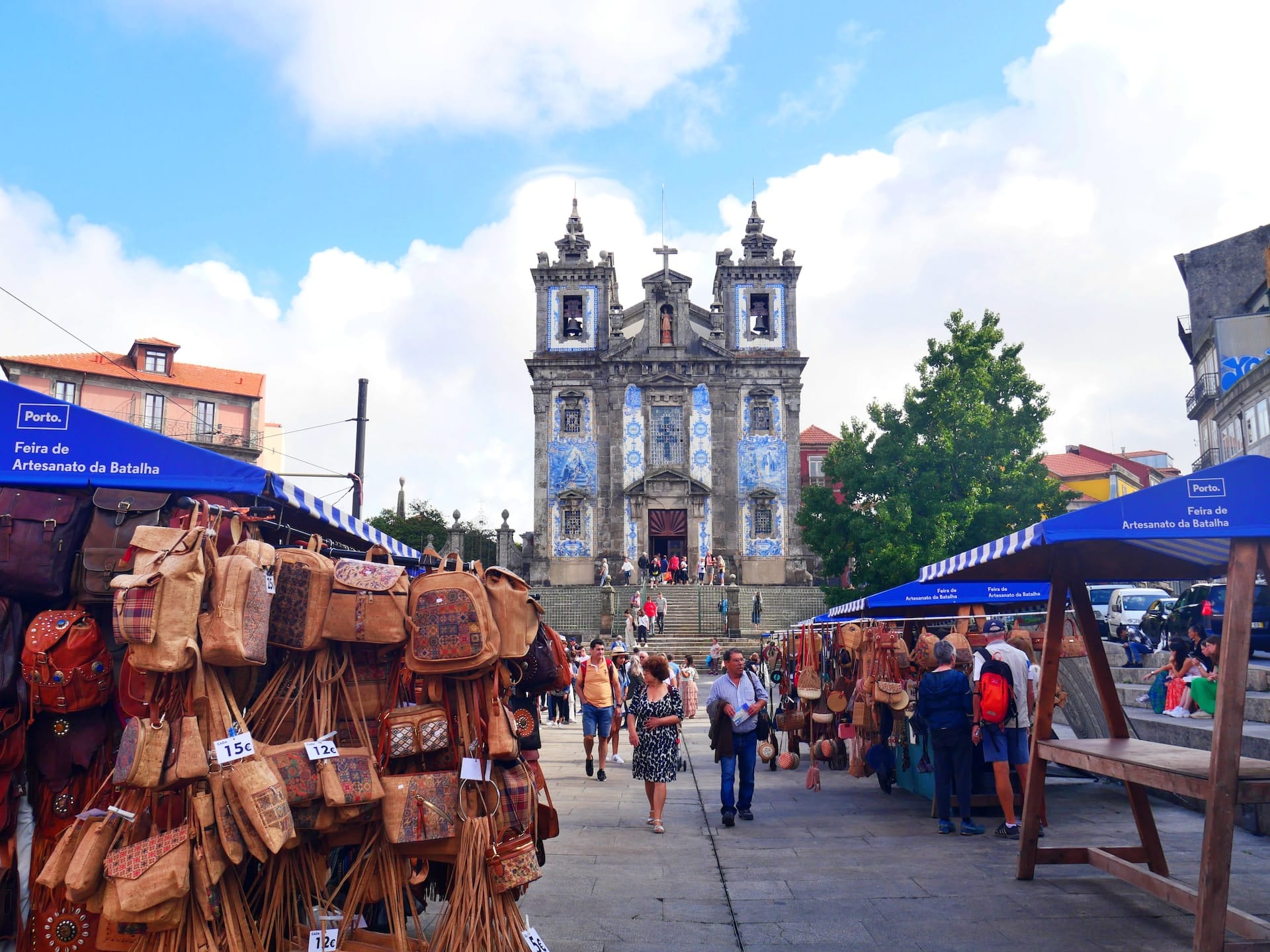 Santo Ildefonso is a culturally significant and well-connected neighborhood in Porto. Visitors can explore its rich history, art scene, varied gastronomy, and nightlife
