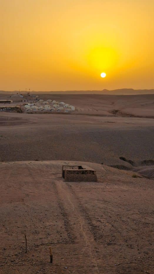 Puesta de sol en el desierto de Agafay, Marruecos