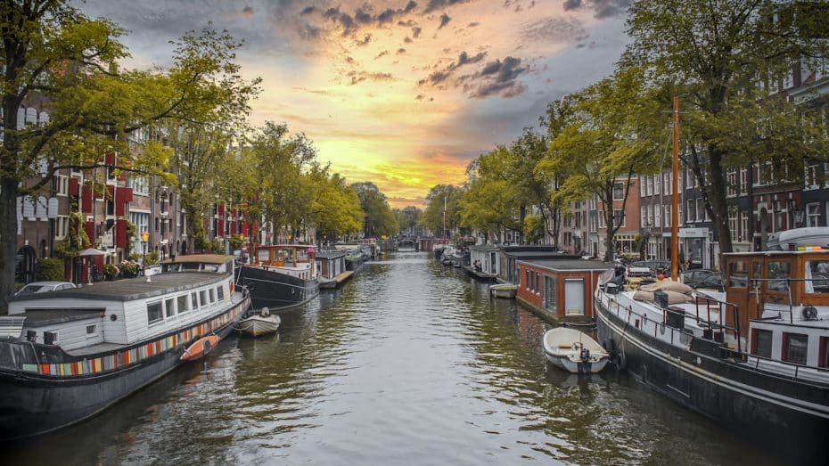 Ámsterdam, en los Países Bajos, es una de las capitales con más encanto de Europa y del mundo