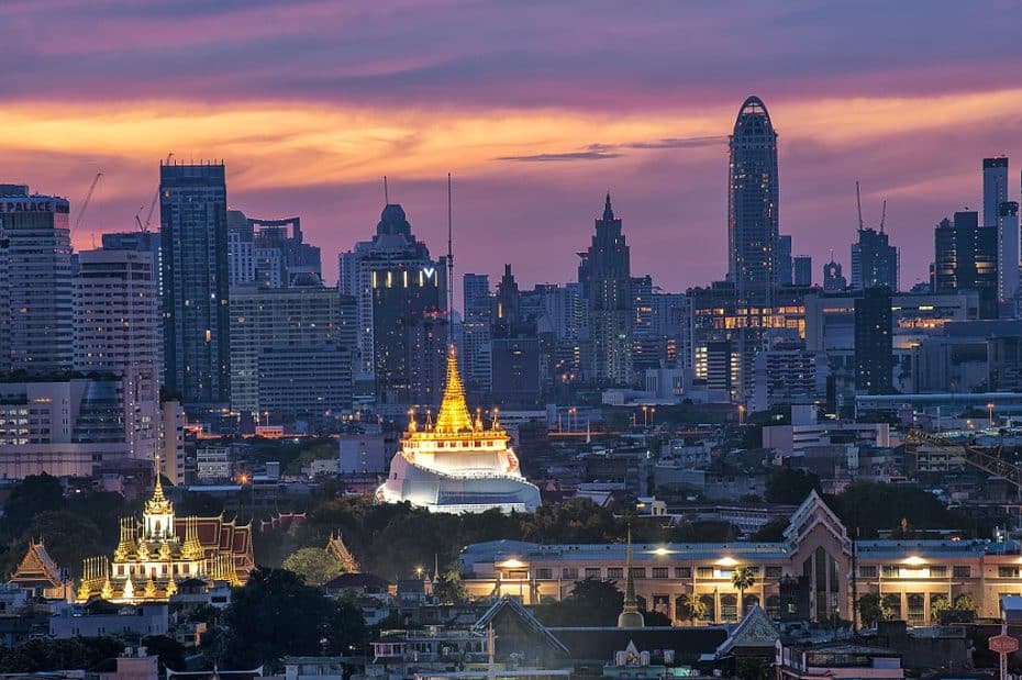 Golden Mound Temple with Bangkok skyline in the background