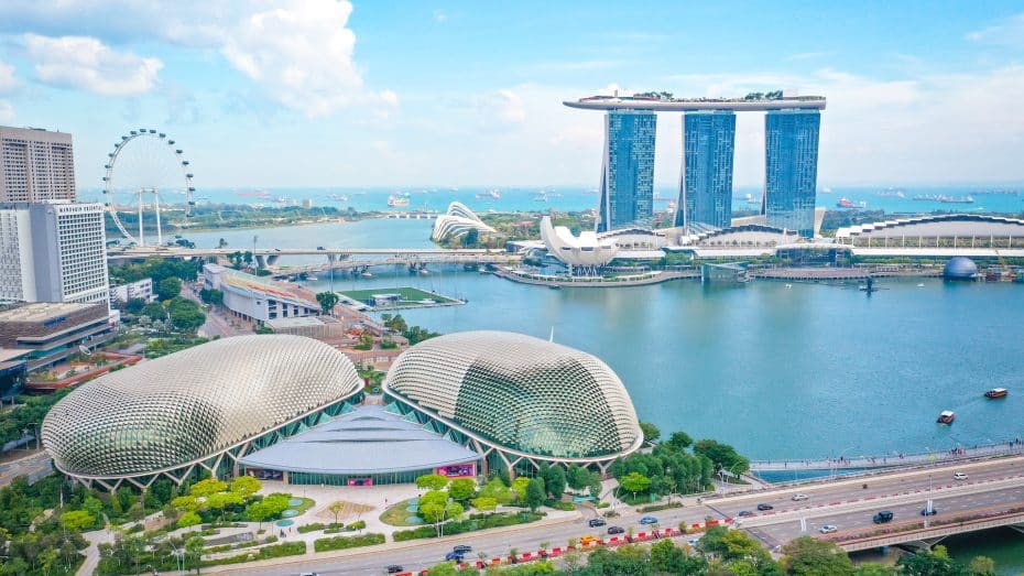 Sede del 
Marina Bay Sands
 (nella foto), 
Marina Bay
 è una delle zone più popolari dove soggiornare a Singapore