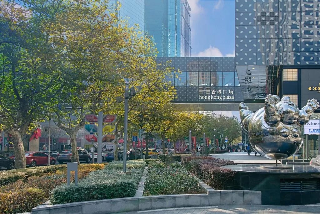 Huaihai Road offers a convenient location perfect for those who love shopping and city life