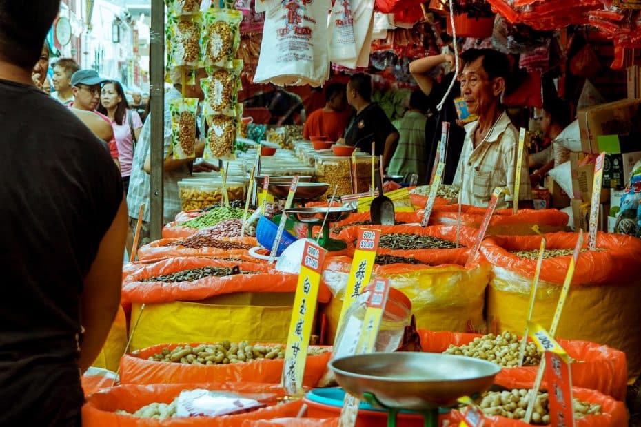 Outram e Chinatown ospitano mercati fiorenti