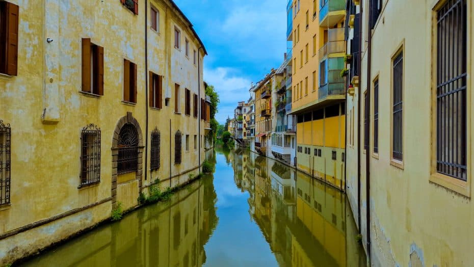 Padua's Inner Naviglio near Via Roma