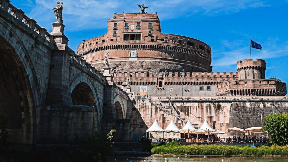 Prati alberga el Castel Sant'Angelo y es uno de los mejores barrios para turistas de Roma.