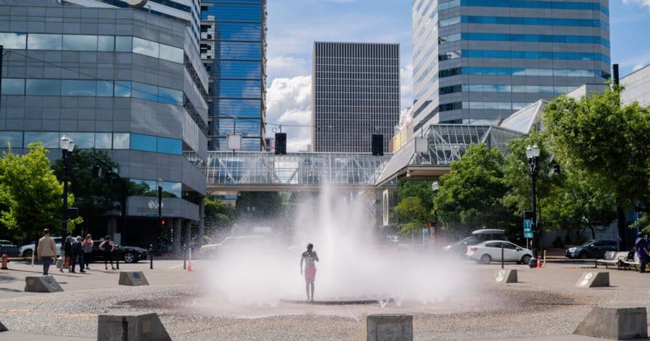 Fuente de Salmon Street Springs en Tom McCall Waterfront Park