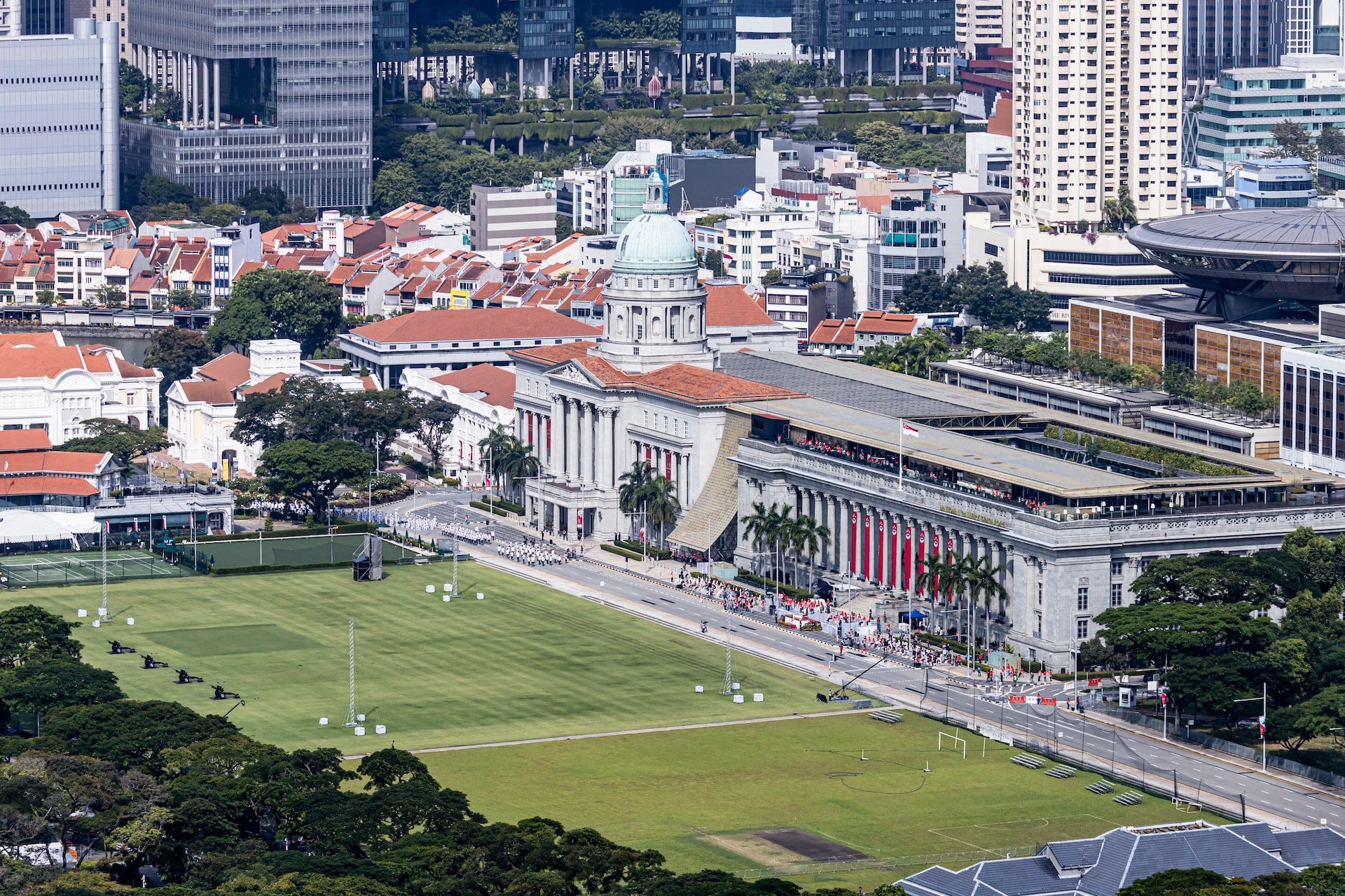 Situato vicino al Central Business District della città, il City Hall è una zona storicamente significativa e centrale per trovare alloggio a Singapore.