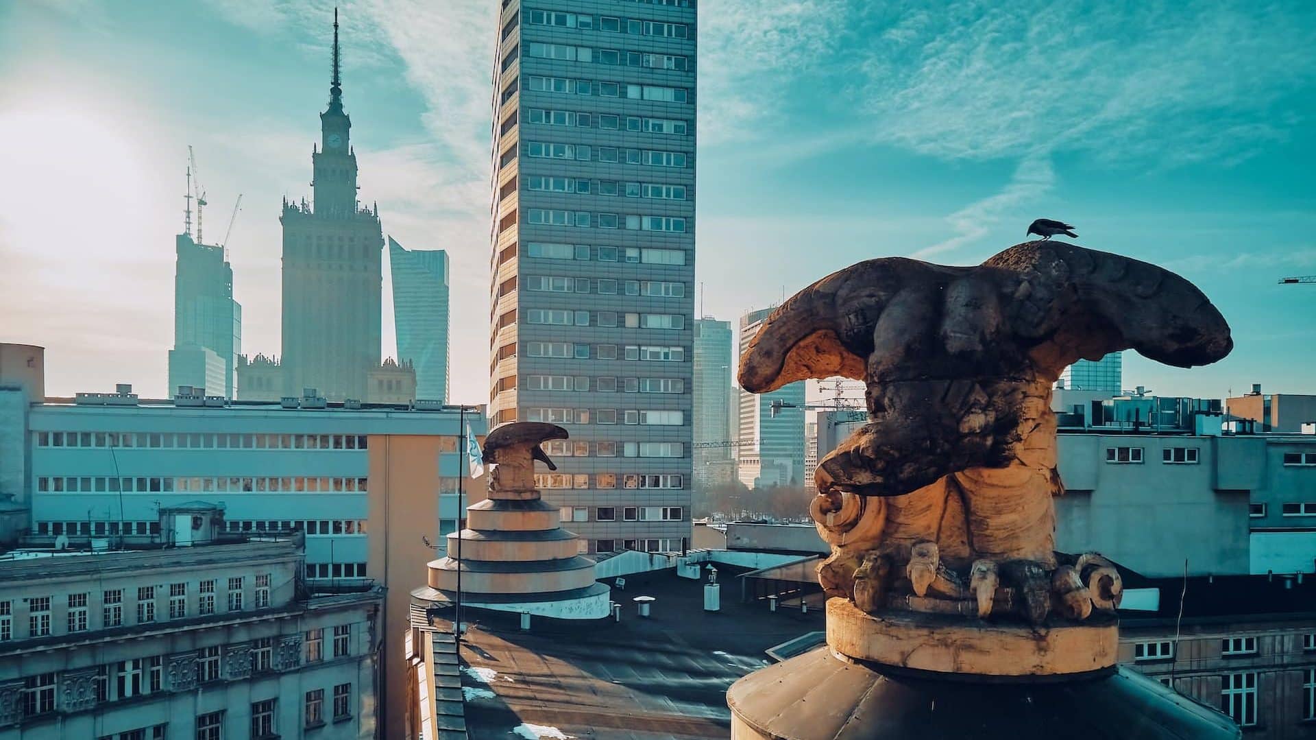 Śródmieście is the vibrant heart of Warsaw, offering a mix of historical sights, modern architecture, and bustling streets. This central district is home to numerous tourist attractions, including the Royal Castle, Wilanów Palace, and Lazienki Park.
