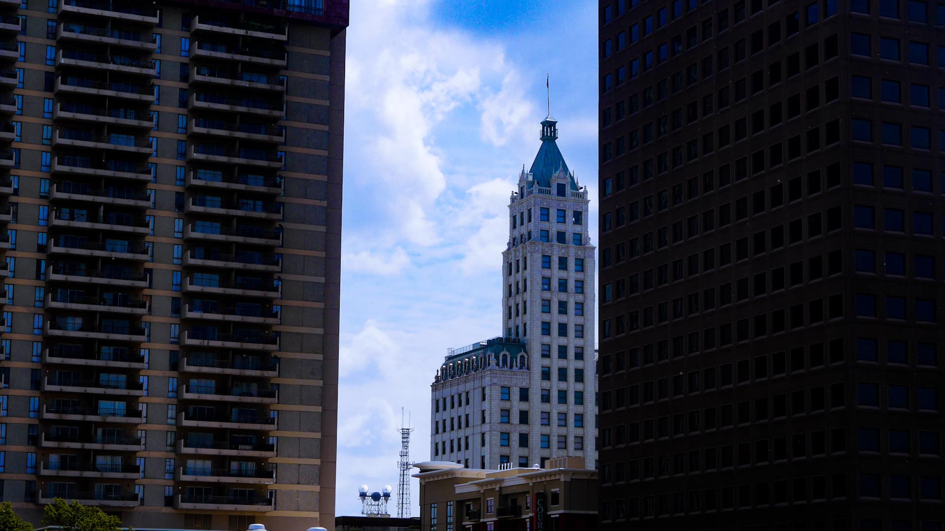 Thanks to its easy access to public transportation, dining options, and local events, Downtown is one of the best areas to stay in Memphis