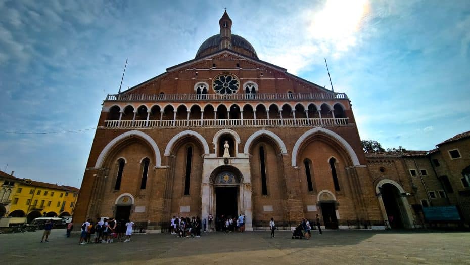 La Basílica de San Antonio es una de las principales atracciones de Padua, Italia.