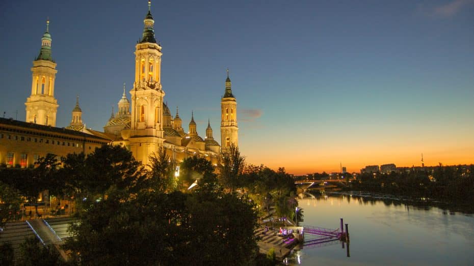 El Casco Viejo de Zaragoza alberga numerosos hoteles, desde opciones económicas hasta alojamientos de lujo.