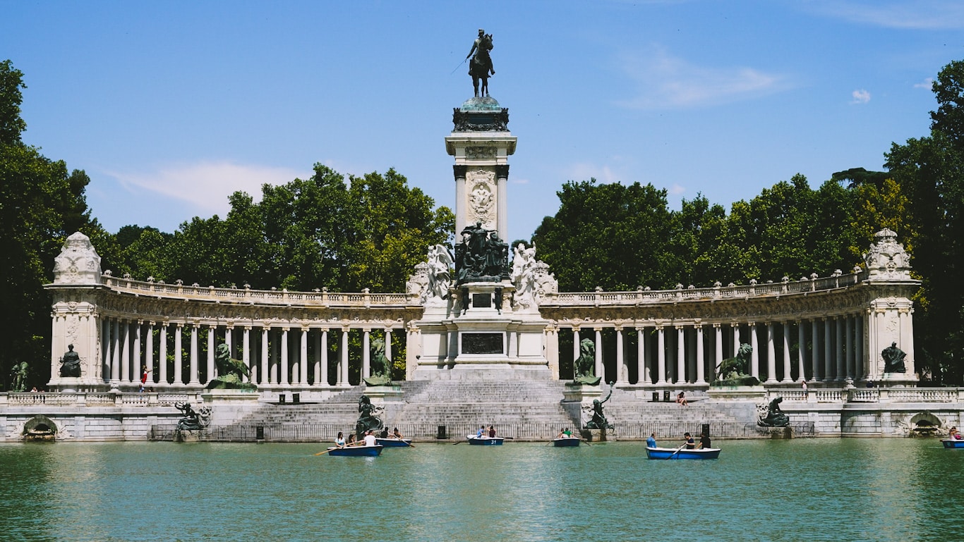 The Ultimate Guide to El Retiro Park, Madrid